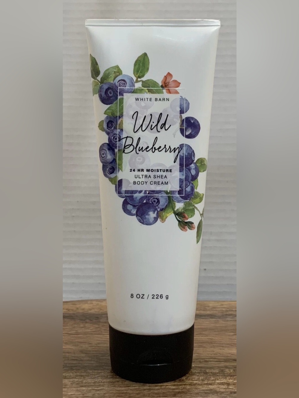 White Barn Wild Blueberry Body Cream - Blue, Green